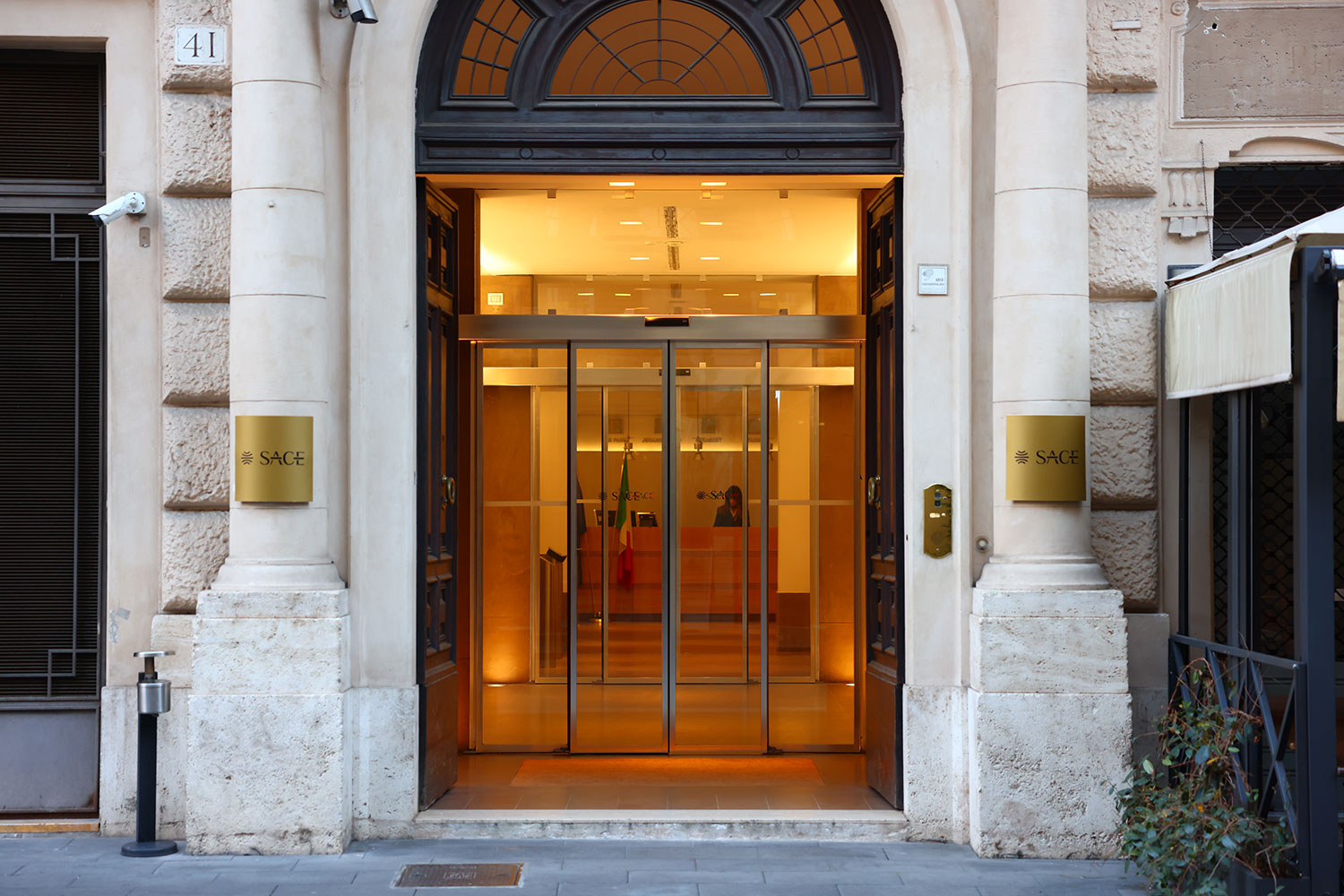 ingresso-piazza-poli